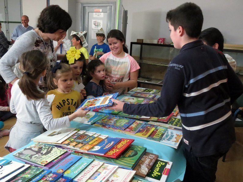 Galería: Truequelibro en el Colegio Nuestra Señora de Araceli