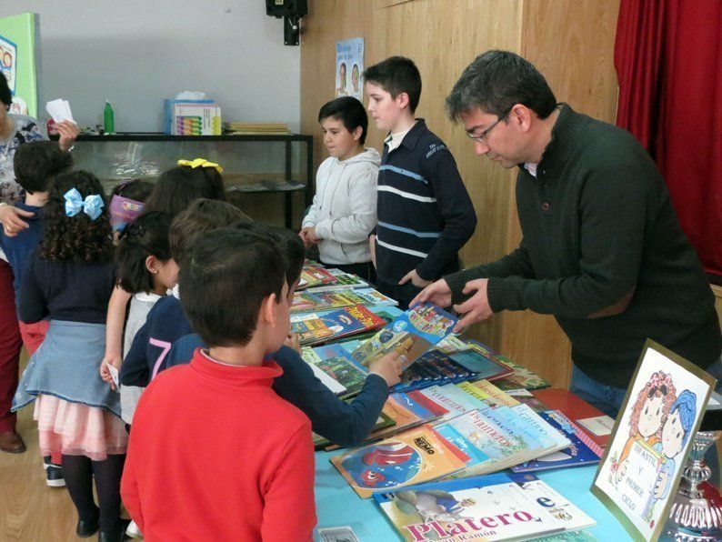 Galería: Truequelibro en el Colegio Nuestra Señora de Araceli