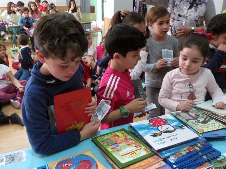 Galería: Truequelibro en el Colegio Nuestra Señora de Araceli