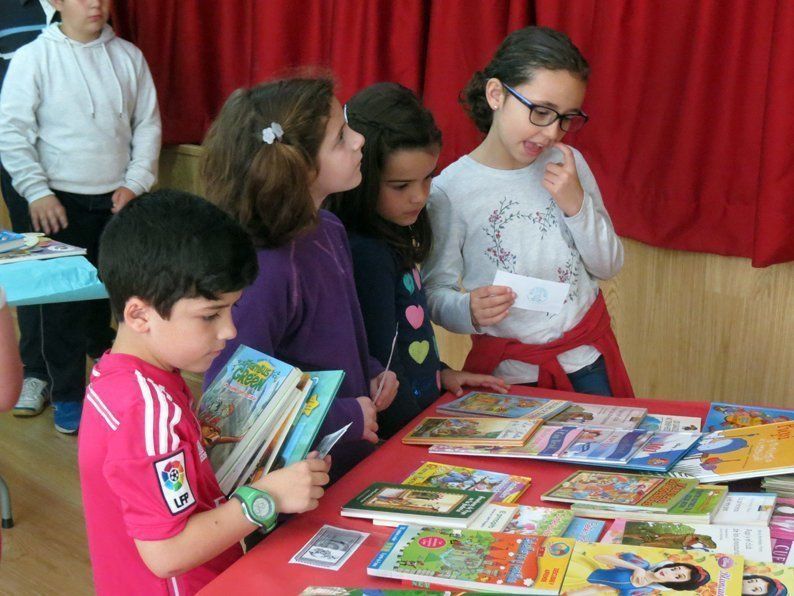 Galería: Truequelibro en el Colegio Nuestra Señora de Araceli