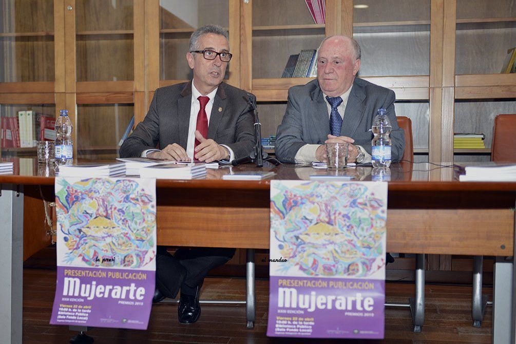  D. Juan Pérez y D. Antonio Cruz Casado en la presentación de la publicación 'Mujerarte' 