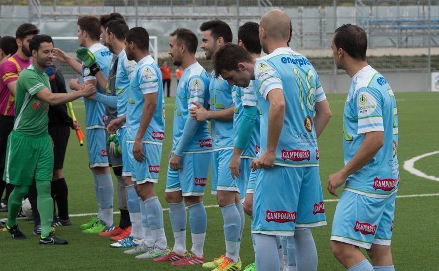  El Ciudad de Lucena, antes de iniciar un encuentro de esta temporada. SERGIO RODRÍGUEZ 