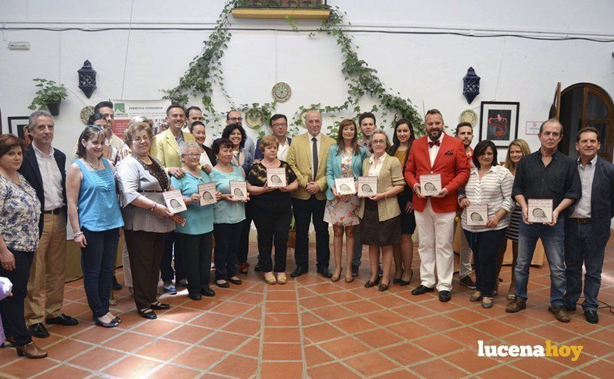  Autoridades y galardonados en el certamen 