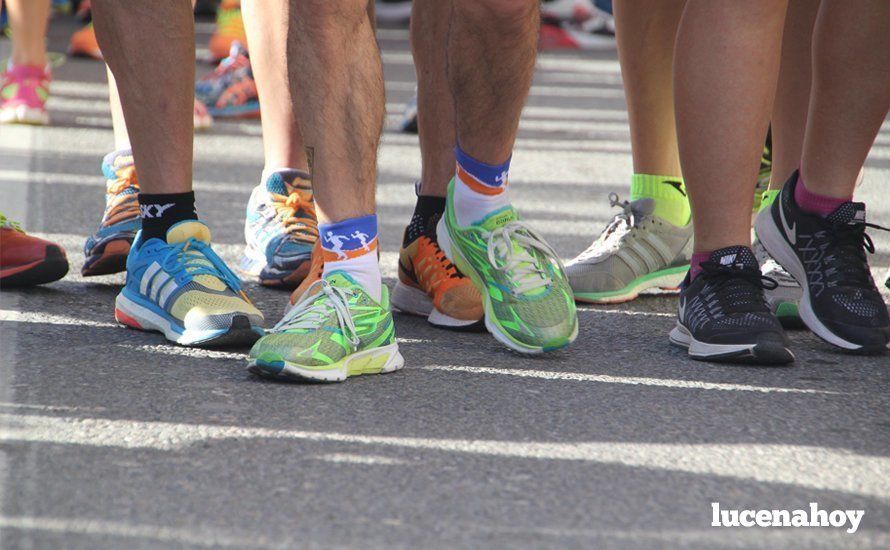 Galería 1: Una marea morada toma las calles de Lucena en la I Carrera Nazarena. Fotos de Jesús Ruiz Jiménez