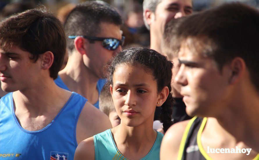 Galería 1: Una marea morada toma las calles de Lucena en la I Carrera Nazarena. Fotos de Jesús Ruiz Jiménez