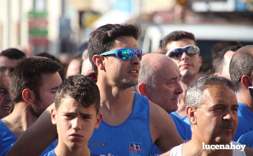 Galería 1: Una marea morada toma las calles de Lucena en la I Carrera Nazarena. Fotos de Jesús Ruiz Jiménez