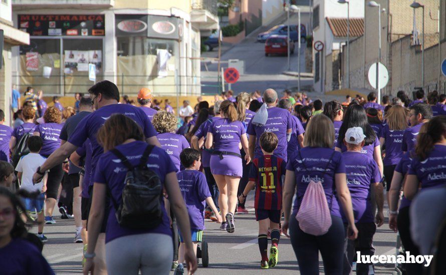 Galería 1: Una marea morada toma las calles de Lucena en la I Carrera Nazarena. Fotos de Jesús Ruiz Jiménez