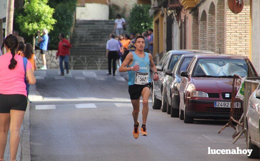 Galería 1: Una marea morada toma las calles de Lucena en la I Carrera Nazarena. Fotos de Jesús Ruiz Jiménez