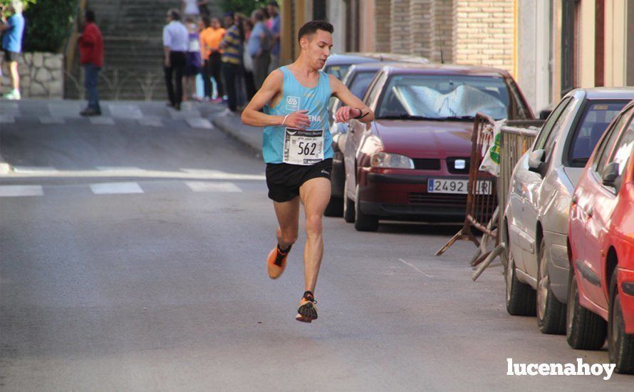 Galería 1: Una marea morada toma las calles de Lucena en la I Carrera Nazarena. Fotos de Jesús Ruiz Jiménez