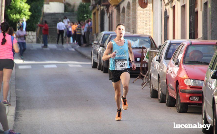 Galería 1: Una marea morada toma las calles de Lucena en la I Carrera Nazarena. Fotos de Jesús Ruiz Jiménez