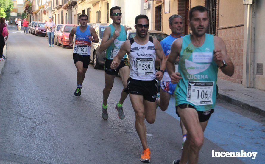 Galería 1: Una marea morada toma las calles de Lucena en la I Carrera Nazarena. Fotos de Jesús Ruiz Jiménez