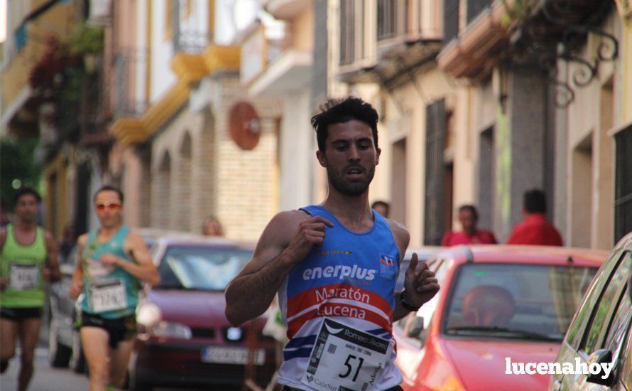 Galería 1: Una marea morada toma las calles de Lucena en la I Carrera Nazarena. Fotos de Jesús Ruiz Jiménez