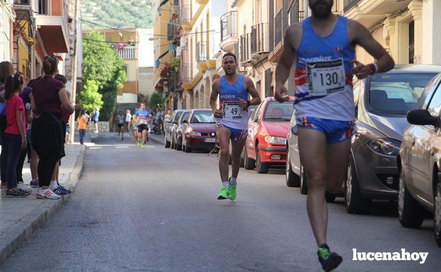 Galería 1: Una marea morada toma las calles de Lucena en la I Carrera Nazarena. Fotos de Jesús Ruiz Jiménez