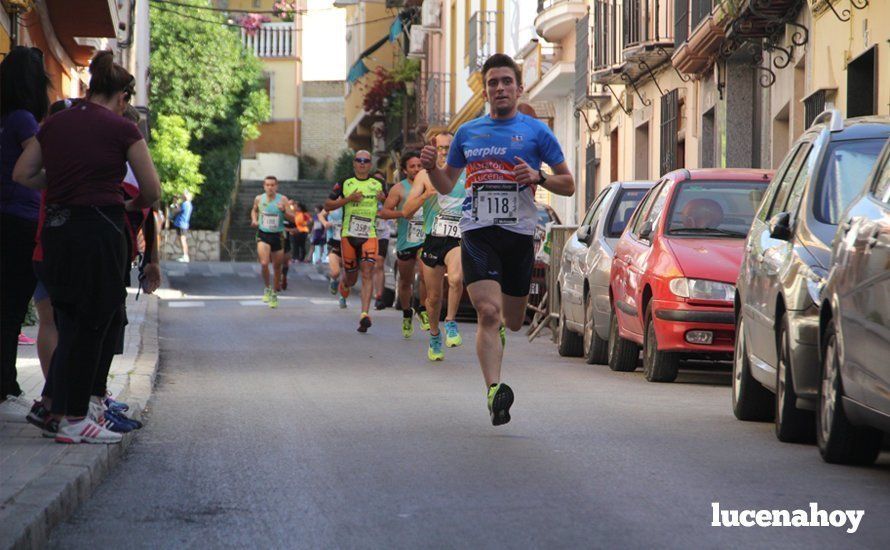 Galería 1: Una marea morada toma las calles de Lucena en la I Carrera Nazarena. Fotos de Jesús Ruiz Jiménez