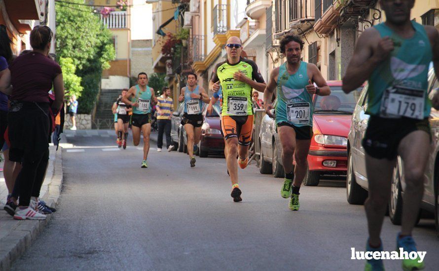 Galería 1: Una marea morada toma las calles de Lucena en la I Carrera Nazarena. Fotos de Jesús Ruiz Jiménez