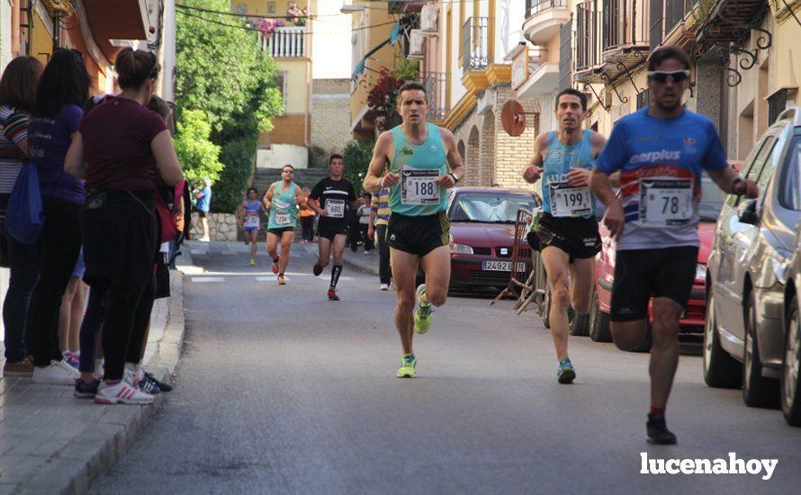 Galería 1: Una marea morada toma las calles de Lucena en la I Carrera Nazarena. Fotos de Jesús Ruiz Jiménez