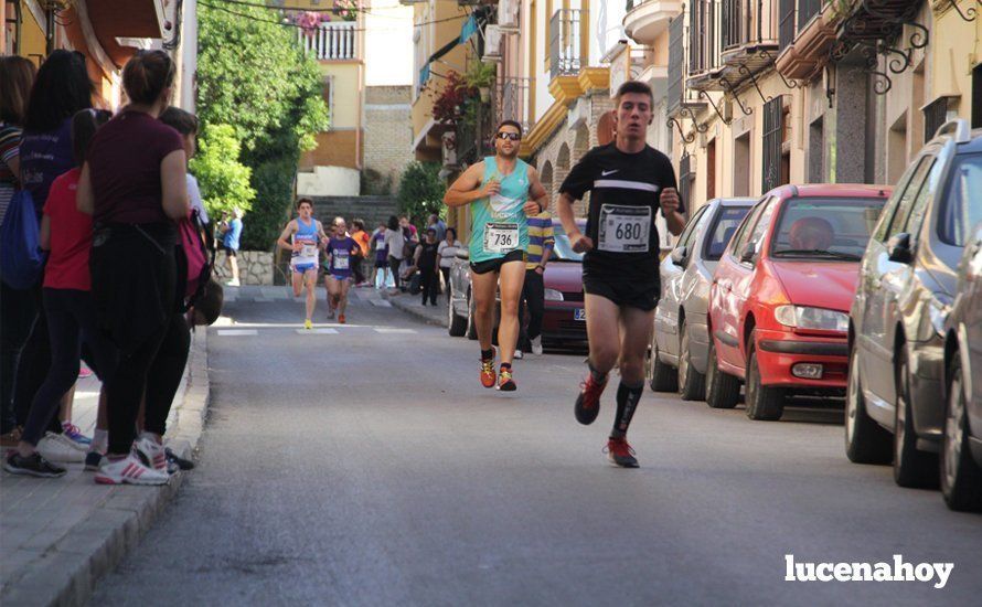 Galería 1: Una marea morada toma las calles de Lucena en la I Carrera Nazarena. Fotos de Jesús Ruiz Jiménez