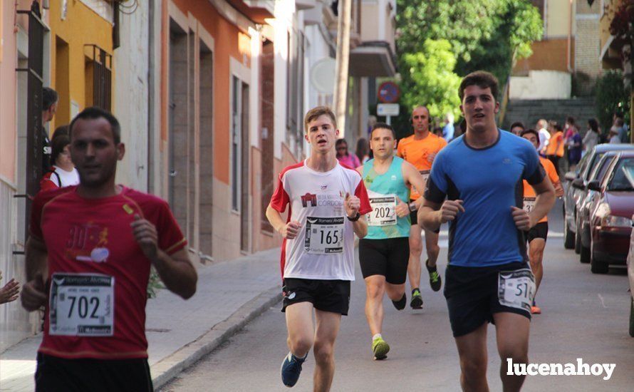 Galería 1: Una marea morada toma las calles de Lucena en la I Carrera Nazarena. Fotos de Jesús Ruiz Jiménez