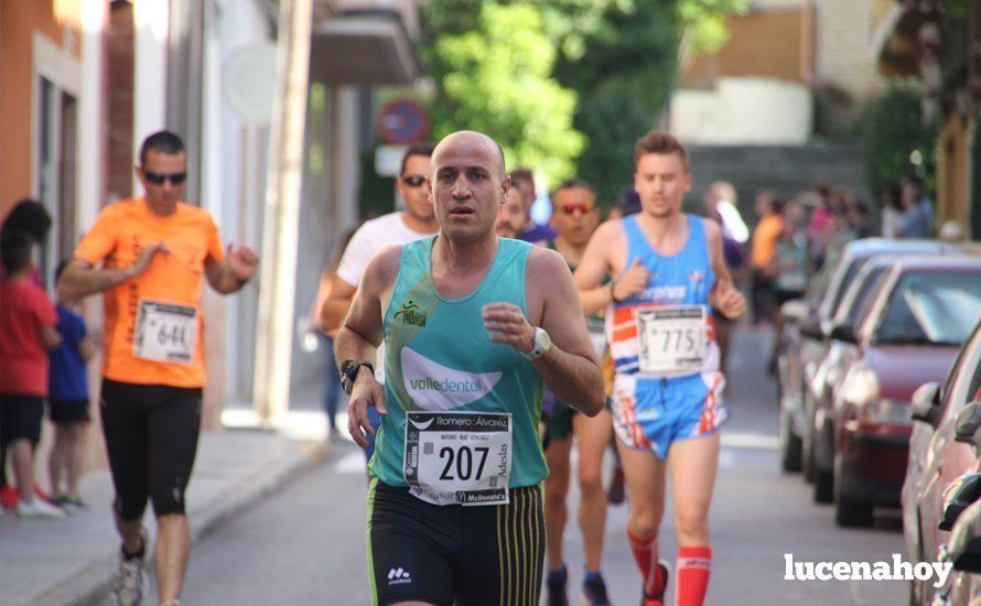 Galería 1: Una marea morada toma las calles de Lucena en la I Carrera Nazarena. Fotos de Jesús Ruiz Jiménez