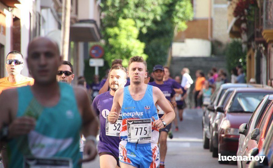 Galería 1: Una marea morada toma las calles de Lucena en la I Carrera Nazarena. Fotos de Jesús Ruiz Jiménez