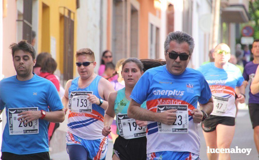 Galería 1: Una marea morada toma las calles de Lucena en la I Carrera Nazarena. Fotos de Jesús Ruiz Jiménez