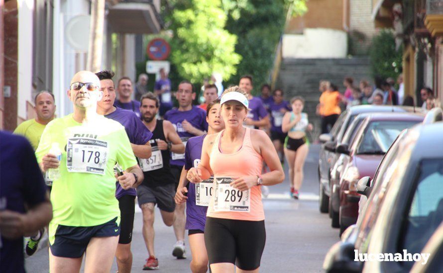 Galería 1: Una marea morada toma las calles de Lucena en la I Carrera Nazarena. Fotos de Jesús Ruiz Jiménez