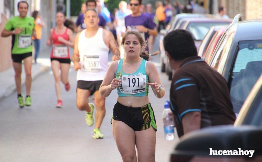 Galería 1: Una marea morada toma las calles de Lucena en la I Carrera Nazarena. Fotos de Jesús Ruiz Jiménez