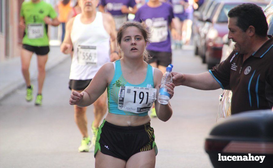 Galería 1: Una marea morada toma las calles de Lucena en la I Carrera Nazarena. Fotos de Jesús Ruiz Jiménez