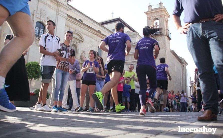 Galería 1: Una marea morada toma las calles de Lucena en la I Carrera Nazarena. Fotos de Jesús Ruiz Jiménez