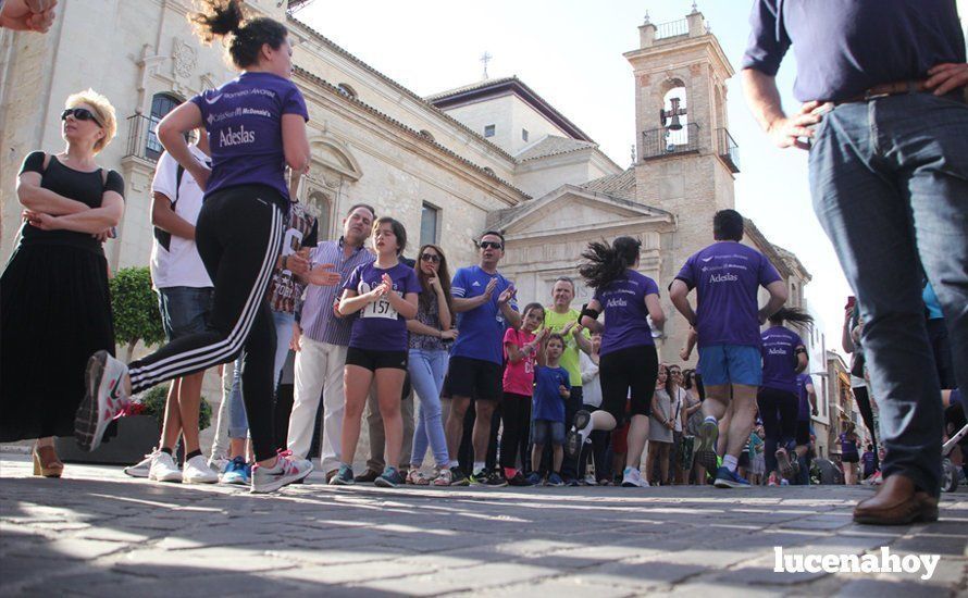 Galería 1: Una marea morada toma las calles de Lucena en la I Carrera Nazarena. Fotos de Jesús Ruiz Jiménez