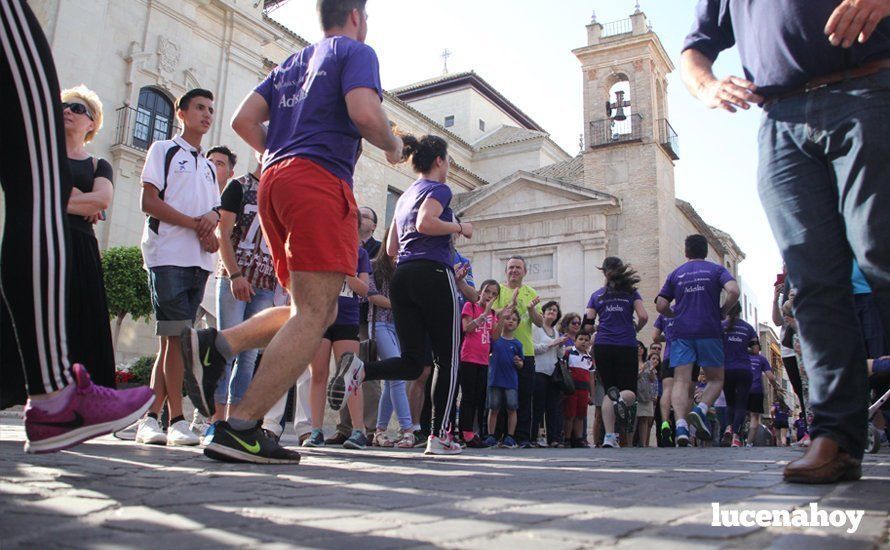 Galería 1: Una marea morada toma las calles de Lucena en la I Carrera Nazarena. Fotos de Jesús Ruiz Jiménez