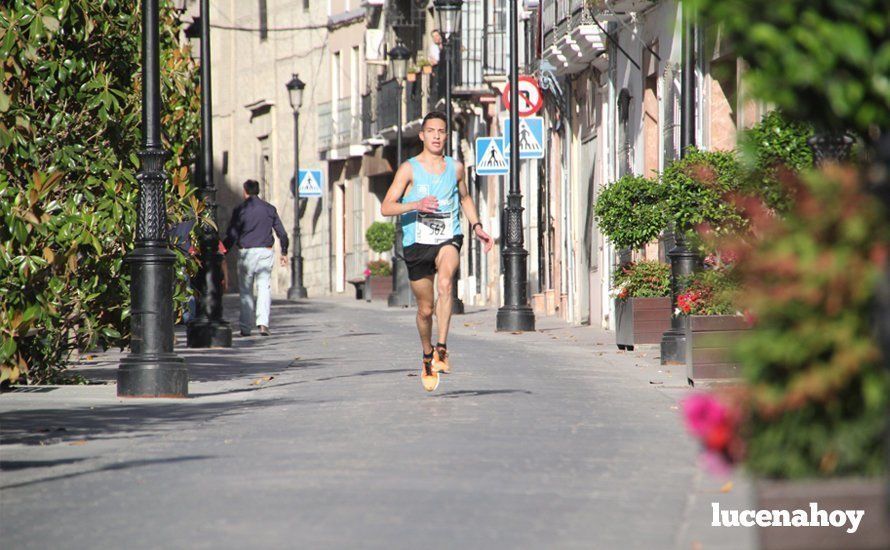 Galería 1: Una marea morada toma las calles de Lucena en la I Carrera Nazarena. Fotos de Jesús Ruiz Jiménez