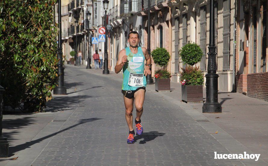 Galería 1: Una marea morada toma las calles de Lucena en la I Carrera Nazarena. Fotos de Jesús Ruiz Jiménez