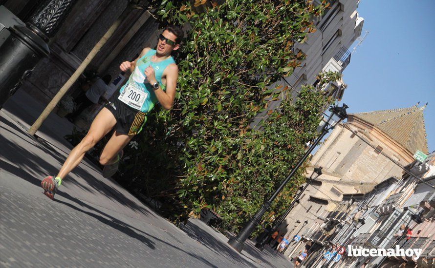 Galería 1: Una marea morada toma las calles de Lucena en la I Carrera Nazarena. Fotos de Jesús Ruiz Jiménez