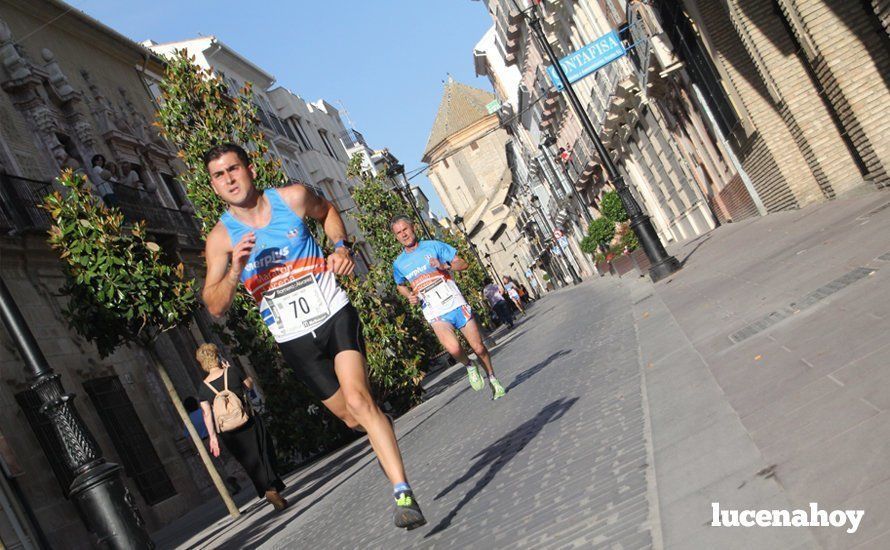 Galería 1: Una marea morada toma las calles de Lucena en la I Carrera Nazarena. Fotos de Jesús Ruiz Jiménez