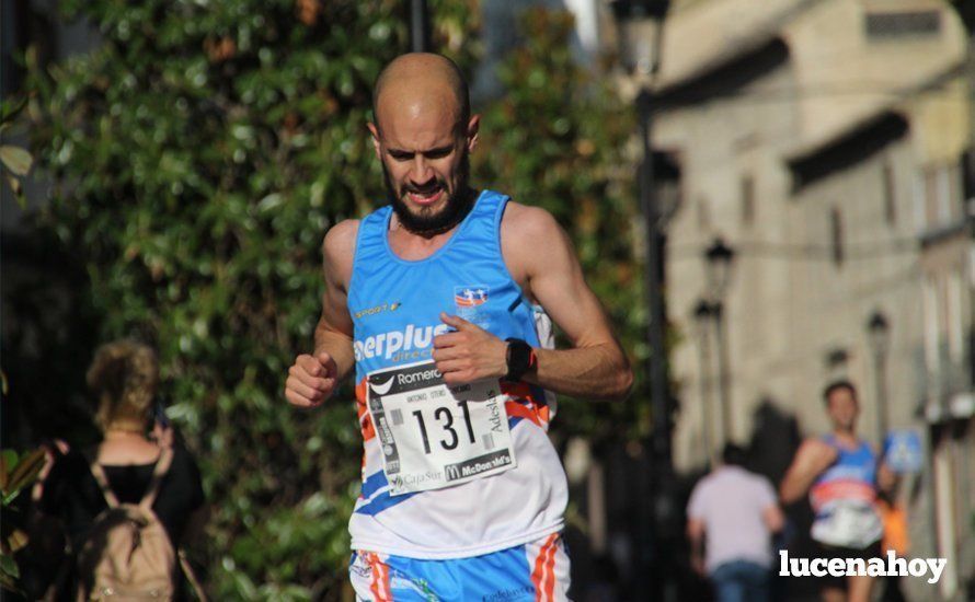 Galería 1: Una marea morada toma las calles de Lucena en la I Carrera Nazarena. Fotos de Jesús Ruiz Jiménez