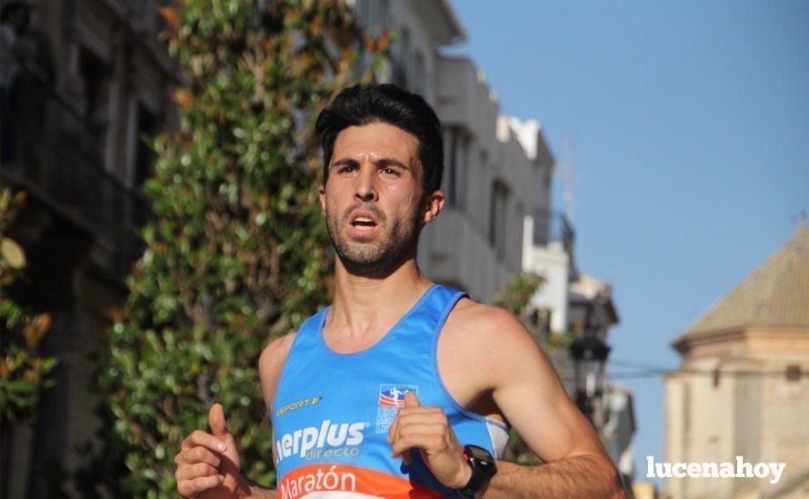 Galería 1: Una marea morada toma las calles de Lucena en la I Carrera Nazarena. Fotos de Jesús Ruiz Jiménez