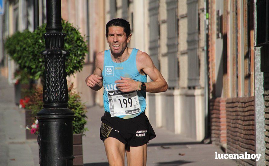 Galería 1: Una marea morada toma las calles de Lucena en la I Carrera Nazarena. Fotos de Jesús Ruiz Jiménez