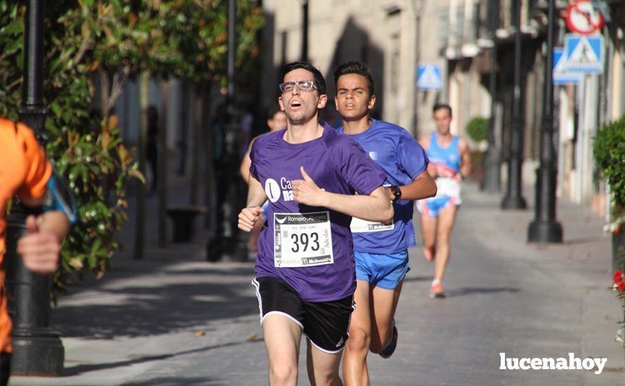 Galería 1: Una marea morada toma las calles de Lucena en la I Carrera Nazarena. Fotos de Jesús Ruiz Jiménez