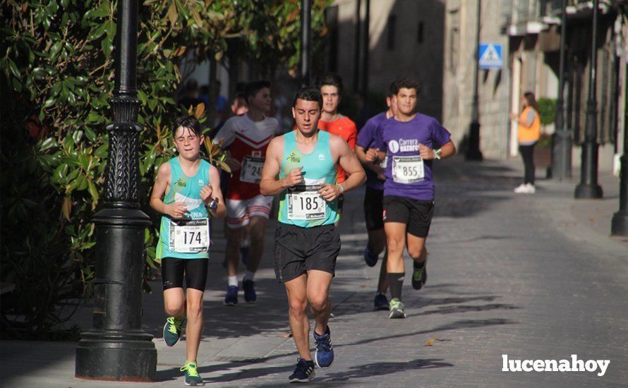 Galería 1: Una marea morada toma las calles de Lucena en la I Carrera Nazarena. Fotos de Jesús Ruiz Jiménez