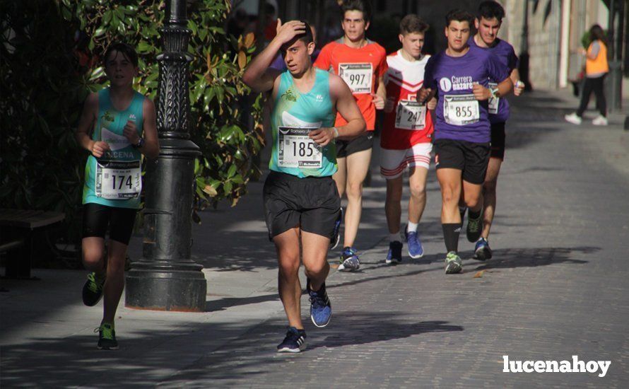 Galería 1: Una marea morada toma las calles de Lucena en la I Carrera Nazarena. Fotos de Jesús Ruiz Jiménez