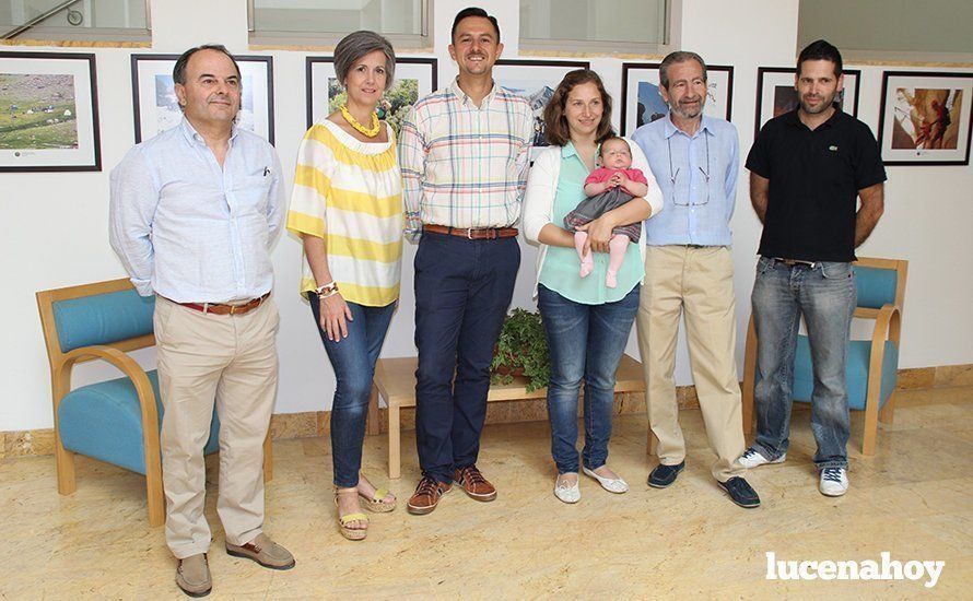  Miembros del club de montaña La Tiñosa junto a Manuel Lara y Teresa Ferrer 