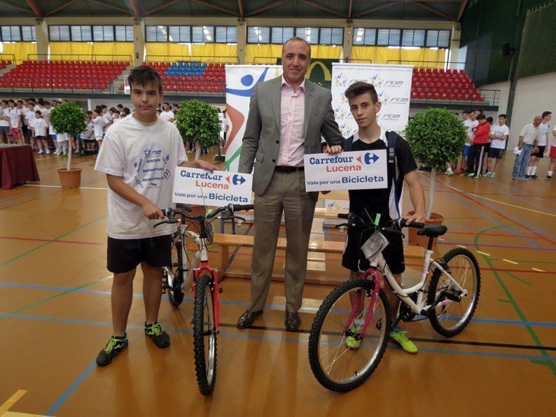 Galería: La entrega de premios y regalos clausura los Juegos Deportivos Municipales 2016 Galería: La entrega de premios y regalos clausura los Juegos Deportivos Municipales 2016