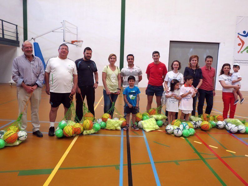 Galería: La entrega de premios y regalos clausura los Juegos Deportivos Municipales 2016 Galería: La entrega de premios y regalos clausura los Juegos Deportivos Municipales 2016