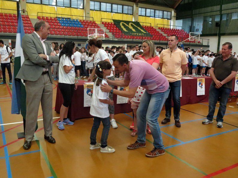 Galería: La entrega de premios y regalos clausura los Juegos Deportivos Municipales 2016 Galería: La entrega de premios y regalos clausura los Juegos Deportivos Municipales 2016