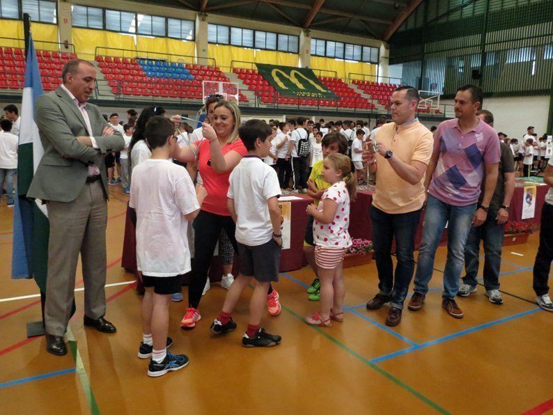 Galería: La entrega de premios y regalos clausura los Juegos Deportivos Municipales 2016 Galería: La entrega de premios y regalos clausura los Juegos Deportivos Municipales 2016