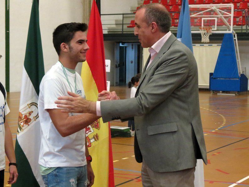 Galería: La entrega de premios y regalos clausura los Juegos Deportivos Municipales 2016 Galería: La entrega de premios y regalos clausura los Juegos Deportivos Municipales 2016