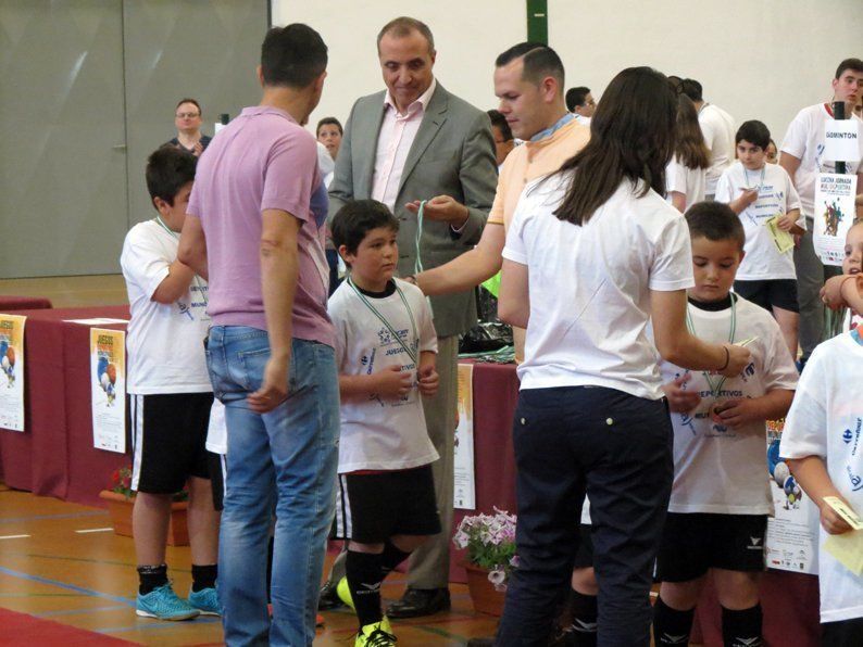 Galería: La entrega de premios y regalos clausura los Juegos Deportivos Municipales 2016 Galería: La entrega de premios y regalos clausura los Juegos Deportivos Municipales 2016