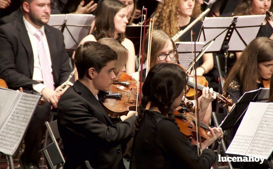 Galería: Brillante concierto de 'Grandes Coros Líricos' con la Orquesta del Conservatorio y las corales de Lucena y Linares