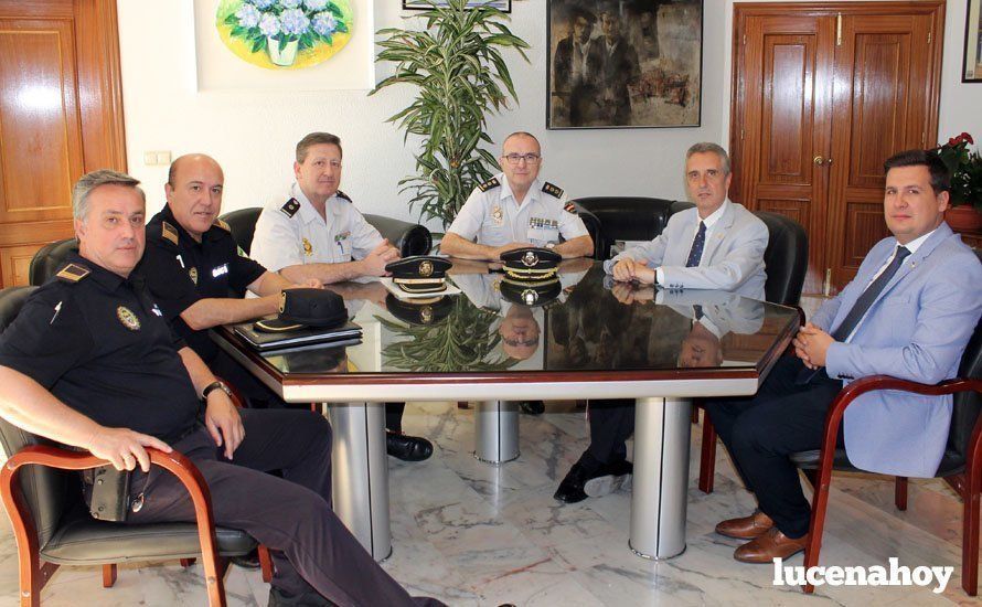  Autoridades municipales y representantes de las Fuerzas y Cuerpos de Seguridad del Estado. 